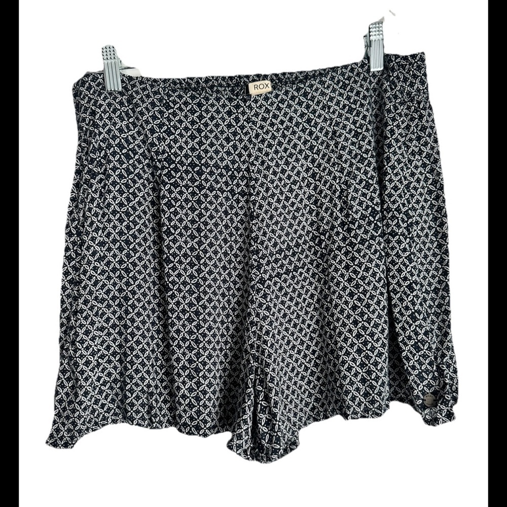 Roxy Women’s Monochrome Geometric Print Shorts New with tags! Sz L